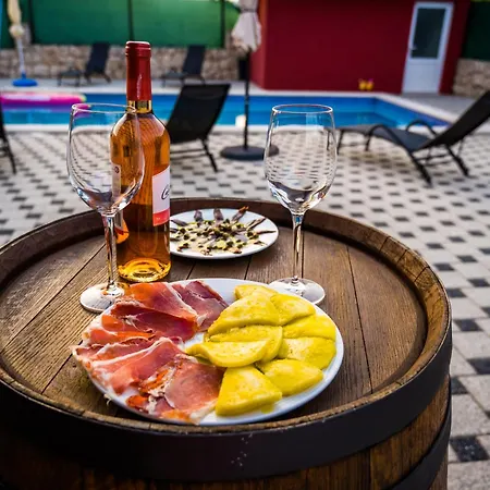 Rubin With Heated Pool * Slivno (Split-Dalmatia)