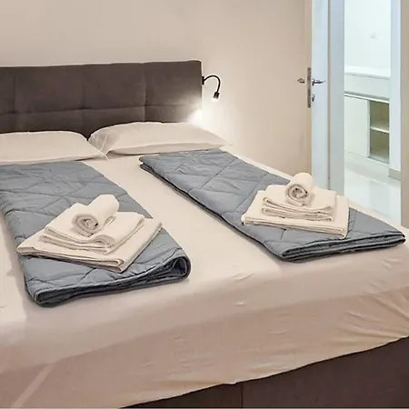 Rubin With Heated Pool Villa *