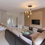 Rubin With Heated Pool Villa *