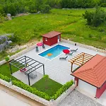 וילה Rubin With Heated Pool