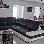 Rubin With Heated Pool Villa *