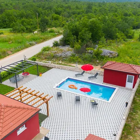 Rubin With Heated Pool Villa